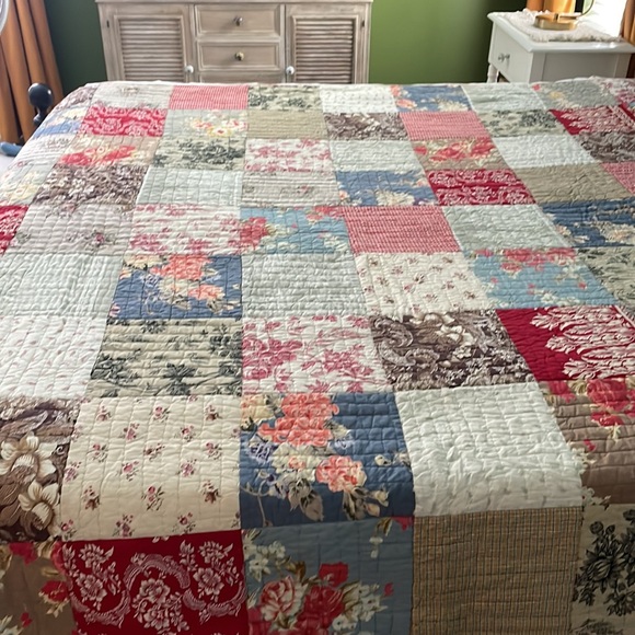 Pottery Barn queen quilt - Providence pattern patchwork - Picture 2 of 6